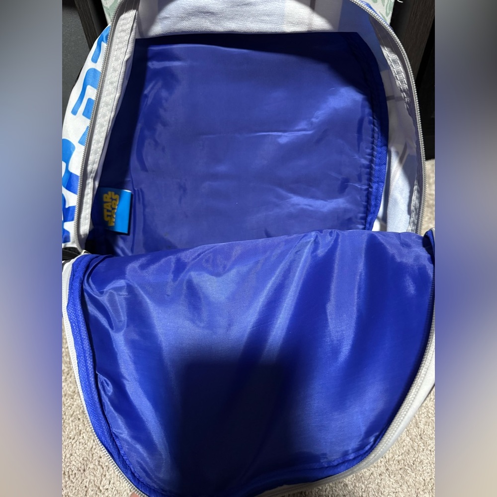 Star Wars R2D2 Light up backpack - Picture 3 of 4